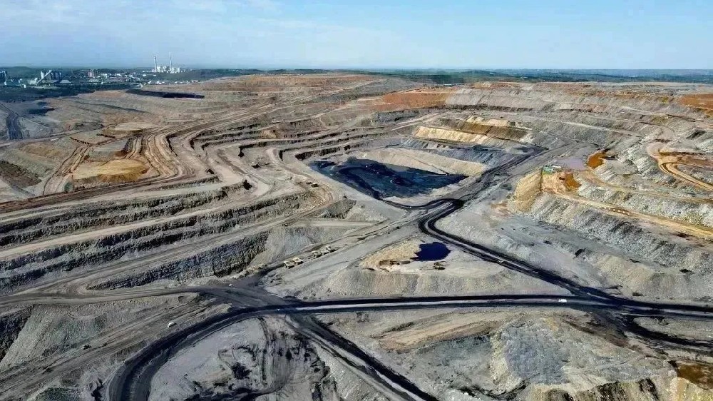 【公司喜報(bào)】 由我公司參建的準(zhǔn)能集團(tuán)黑岱溝露天煤礦配套選煤廠通過(guò)國(guó)家中級(jí)智能化選煤廠驗(yàn)收